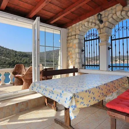 Apartment By The Sea Vinisce, Trogir - 18674 Vinisce