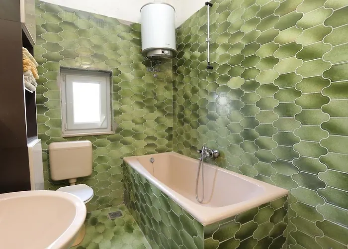 Apartman By The Sea Vinisce, Trogir - 18674 *