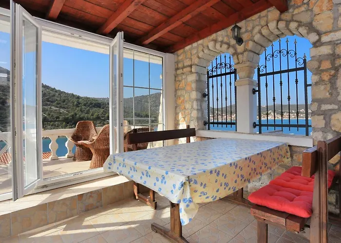 Apartman By The Sea Vinisce, Trogir - 18674 Vinišće