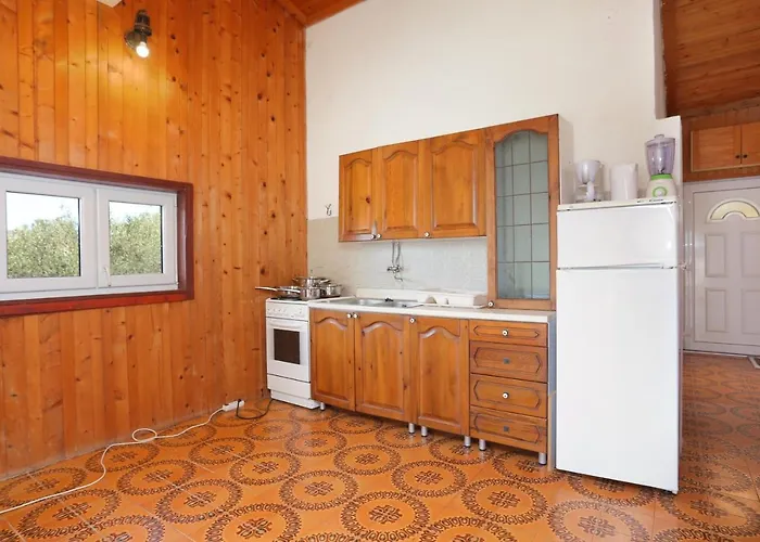 Apartman By The Sea Vinisce, Trogir - 18674 Vinišće