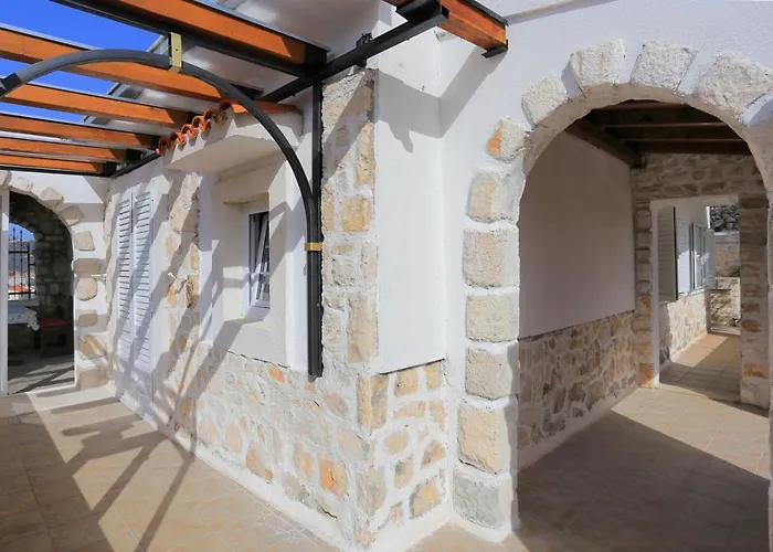 Apartman By The Sea Vinisce, Trogir - 18674 Vinišće