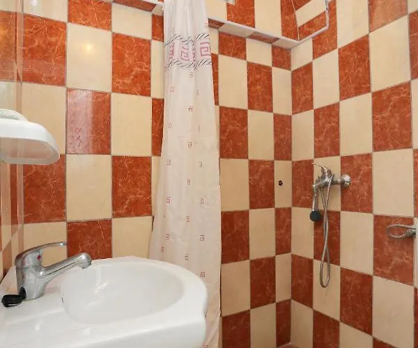 Apartman By The Sea Vinisce, Trogir - 18674 Vinišće